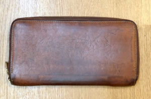 ヴィトンの長財布がボロボロになってしまった時の修理